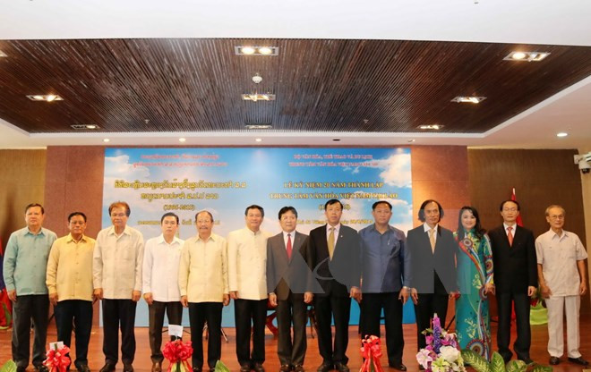 Ouverture de la semaine de la culture vietnamienne au Laos ảnh 1 Ouverture de la semaine de la culture vietnamienne au Laos ảnh 1