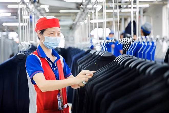 Les exportations de textiles, de cuir et de chaussures établissent un record de 71 milliards d’USD ảnh 1