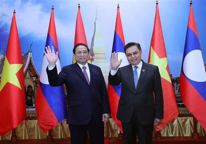 Entrevue entre le PM vietnamien et le président de l’AN lao à Vientiane ảnh 1 Entrevue entre le PM vietnamien et le président de l’AN lao à Vientiane ảnh 1