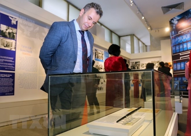 Ouverture d’une exposition sur les Accords de Paris de 1973 à Hanoï ảnh 1
