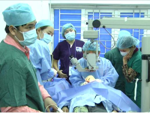 Ha Giang: soins ophtalmologiques gratuits pour des pauvres d'ethnies minoritaires ảnh 1 Ha Giang: soins ophtalmologiques gratuits pour des pauvres d'ethnies minoritaires ảnh 1