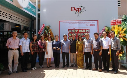 Des photos sur le Vietnam s’exposent en pleine rue de Hô Chi Minh-Ville ảnh 2 Des photos sur le Vietnam s’exposent en pleine rue de Hô Chi Minh-Ville ảnh 2