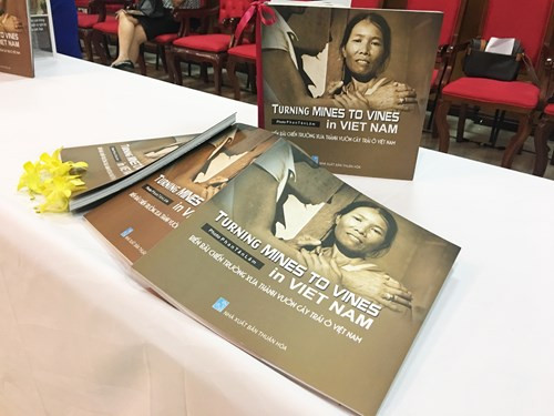 Publication d’un recueil de photos sur les victimes de mines antipersonnelles ảnh 1 Publication d’un recueil de photos sur les victimes de mines antipersonnelles ảnh 1