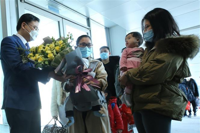 Le premier vol de rapatriement depuis l'Ukraine atterrit à Hanoï ảnh 2 Le premier vol de rapatriement depuis l'Ukraine atterrit à Hanoï ảnh 2