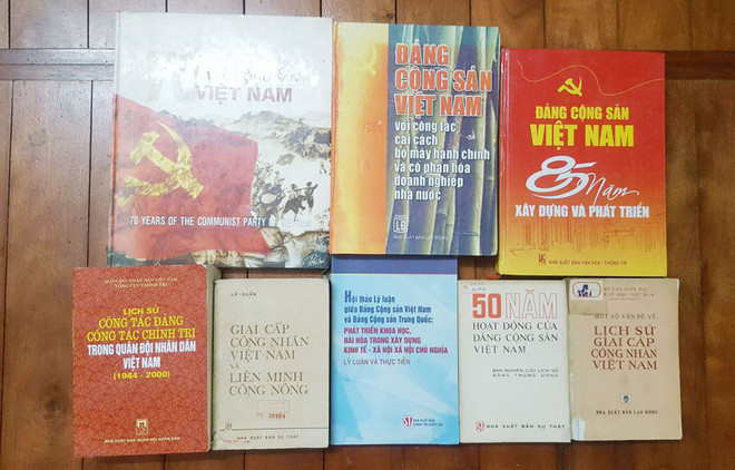 De nombreux documents sur l’histoire du PCV lors d’une foire aux livres anciens à Hanoï ảnh 1 De nombreux documents sur l’histoire du PCV lors d’une foire aux livres anciens à Hanoï ảnh 1