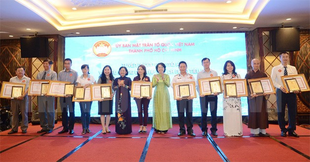 Plus de 223 milliards de dongs pour la mer, les îles et les pauvres ảnh 1 Plus de 223 milliards de dongs pour la mer, les îles et les pauvres ảnh 1