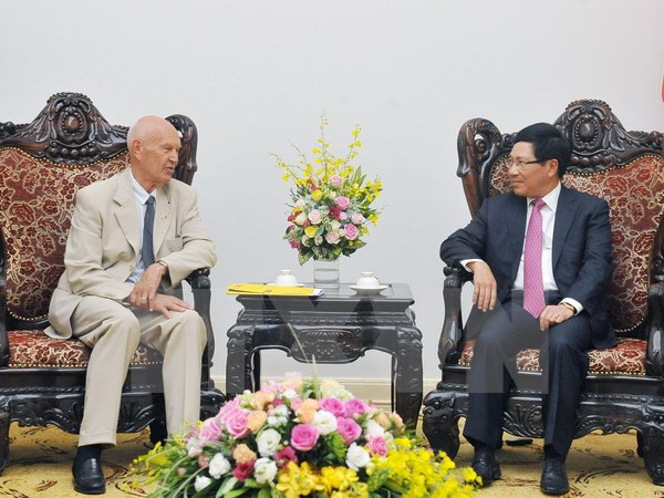 Le vice-PM et le ministre des AE Pham Binh Minh reçoit l’envoyé spécial du PM suédois ảnh 1 Le vice-PM et le ministre des AE Pham Binh Minh reçoit l’envoyé spécial du PM suédois ảnh 1