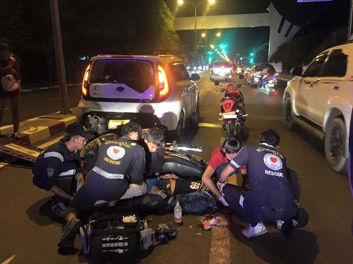 Vientiane alourdira les amendes contre les conducteurs ivres et en excès de vitesse ảnh 1