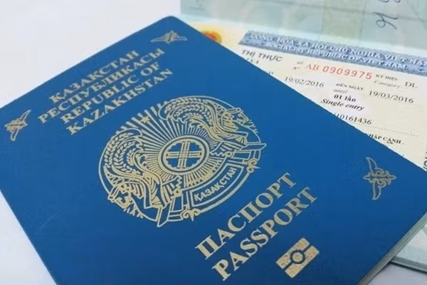 Le Kazakhstan approuve un accord d'exemption de visa avec le Vietnam ảnh 1