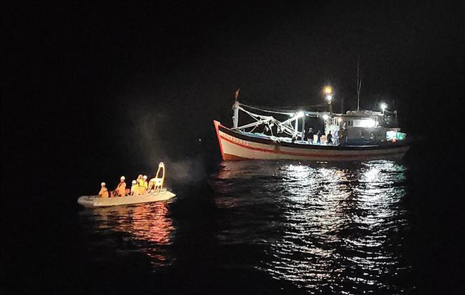 Sauvetage d'un membre d'équipage d'un bateau de pêche atteint d'une appendicite ảnh 1 Sauvetage d'un membre d'équipage d'un bateau de pêche atteint d'une appendicite ảnh 1