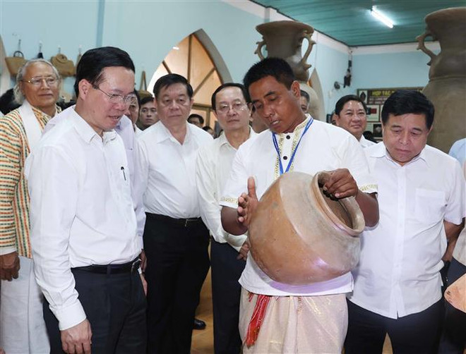Ninh Thuân : l’UNESCO fait honneur à l’art de la poterie du peuple Chăm ảnh 4 Ninh Thuân : l’UNESCO fait honneur à l’art de la poterie du peuple Chăm ảnh 4