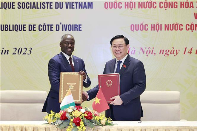 Vietnam-Côte d’Ivoire : Vuong Dinh Huê s’entretient avec Adama Bictogo ảnh 2 Vietnam-Côte d’Ivoire : Vuong Dinh Huê s’entretient avec Adama Bictogo ảnh 2