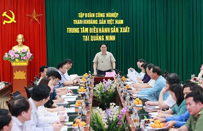 Le PM inspecte l'approvisionnement en charbon pour l'électricité à Quang Ninh ảnh 2 Le PM inspecte l'approvisionnement en charbon pour l'électricité à Quang Ninh ảnh 2