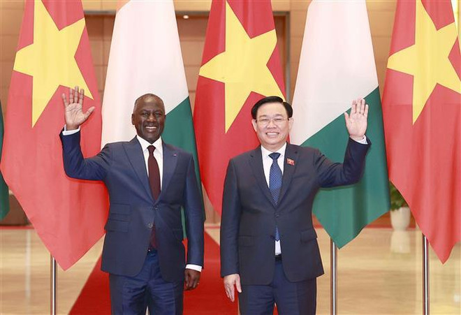 Vietnam-Côte d’Ivoire : Vuong Dinh Huê s’entretient avec Adama Bictogo ảnh 1 Vietnam-Côte d’Ivoire : Vuong Dinh Huê s’entretient avec Adama Bictogo ảnh 1