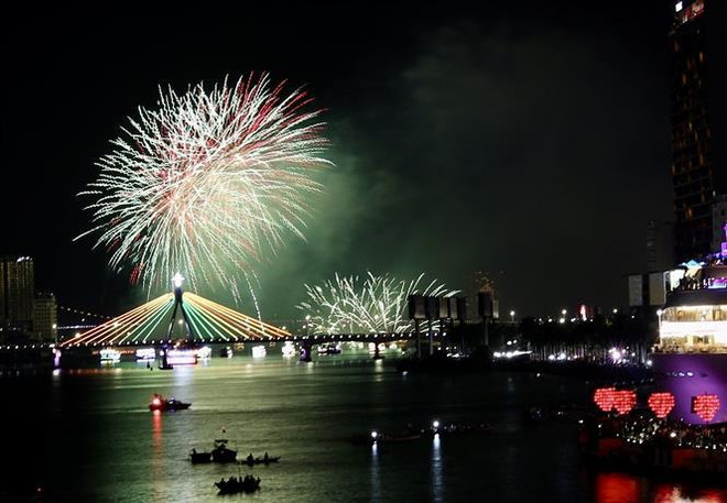 Feux d'artifice de Da Nang: performances spectaculaires d'Italie et d'Australie ảnh 1