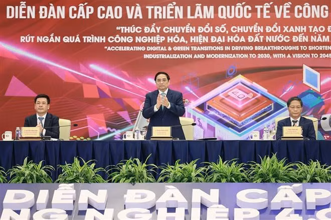Le PM Pham Minh Chinh préside le Forum annuel de la 4e révolution industrielle ảnh 1