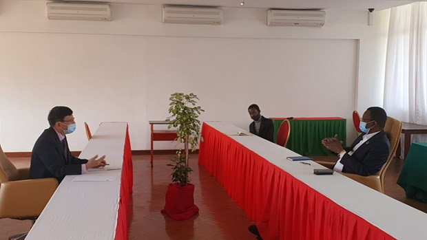 Le Vietnam et le Mozambique renforcent les liens entre les Partis ảnh 1 Le Vietnam et le Mozambique renforcent les liens entre les Partis ảnh 1