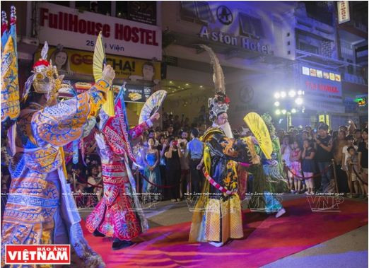 Savoureuse plongée dans la rue Bui Viên à Hô Chi Minh-Ville ảnh 3