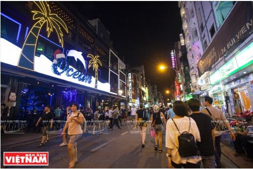 Savoureuse plongée dans la rue Bui Viên à Hô Chi Minh-Ville ảnh 4