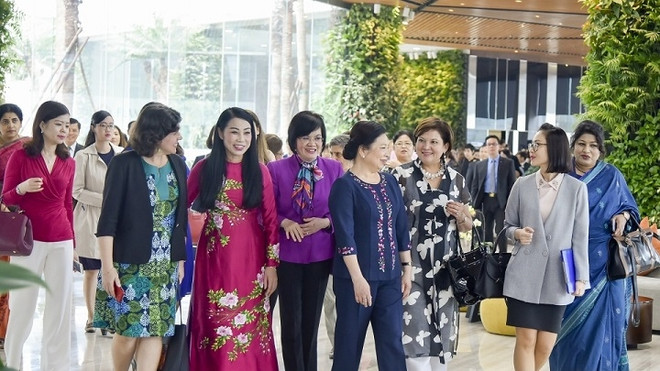 Des femmes diplomates étrangères découvrent la beauté de Vinh Phuc ảnh 1 Des femmes diplomates étrangères découvrent la beauté de Vinh Phuc ảnh 1