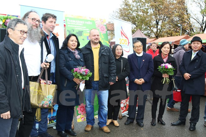 La gastronomie vietnamienne séduit les visiteurs d'une foire à Prague ảnh 1 La gastronomie vietnamienne séduit les visiteurs d'une foire à Prague ảnh 1