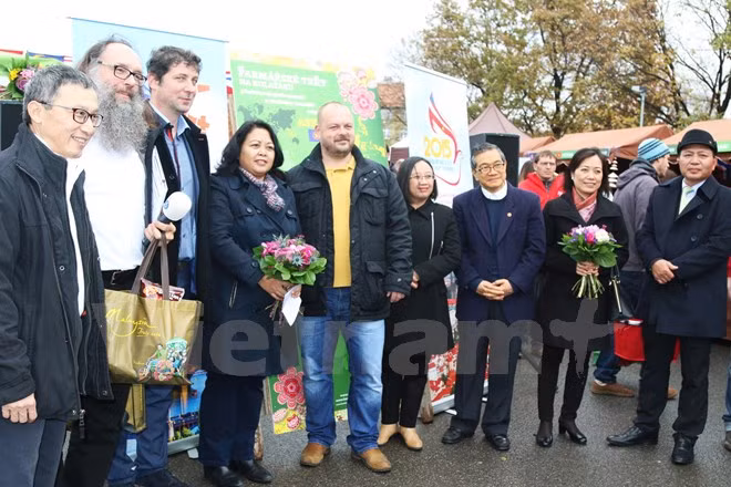 La gastronomie vietnamienne séduit les visiteurs d'une foire à Prague ảnh 1