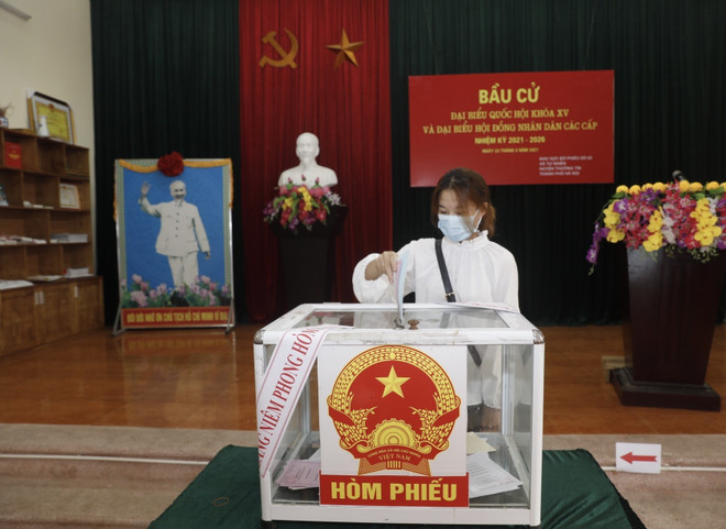 Les Vietnamiens votent pour les 15es élections législatives ảnh 2 Les Vietnamiens votent pour les 15es élections législatives ảnh 2