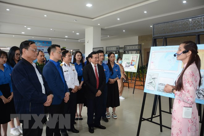 L’exposition "La jeunesse avec la mer et les îles de la Patrie" s’ouvre à Dà Nang ảnh 1 L’exposition "La jeunesse avec la mer et les îles de la Patrie" s’ouvre à Dà Nang ảnh 1