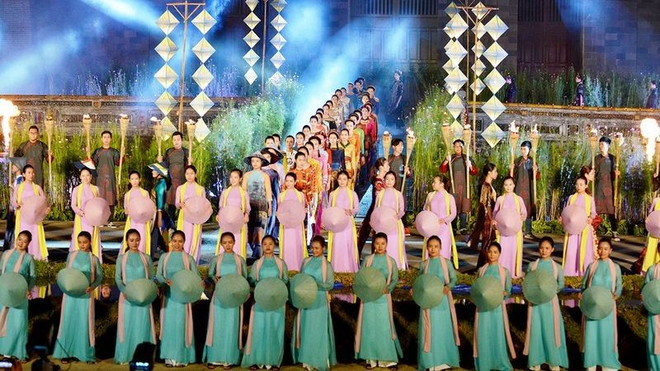 Thua Thiên-Huê tire son chapeau au métier de fabrication de nón ảnh 1 Thua Thiên-Huê tire son chapeau au métier de fabrication de nón ảnh 1