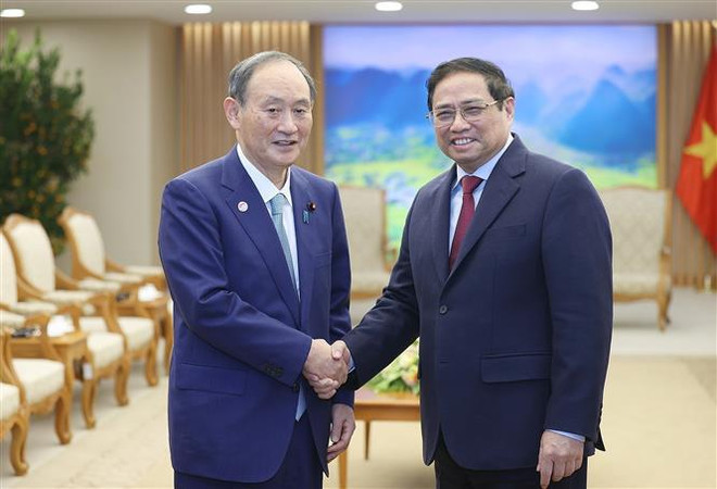 Le Premier ministre Pham Minh Chinh reçoit l'ancien Premier ministre japonais Suga Yoshihide ảnh 1 Le Premier ministre Pham Minh Chinh reçoit l'ancien Premier ministre japonais Suga Yoshihide ảnh 1