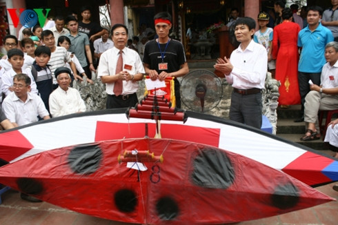 À Ba Duong Nôi, les cerfs-volants dansent au rythme des traditions ảnh 3 À Ba Duong Nôi, les cerfs-volants dansent au rythme des traditions ảnh 3