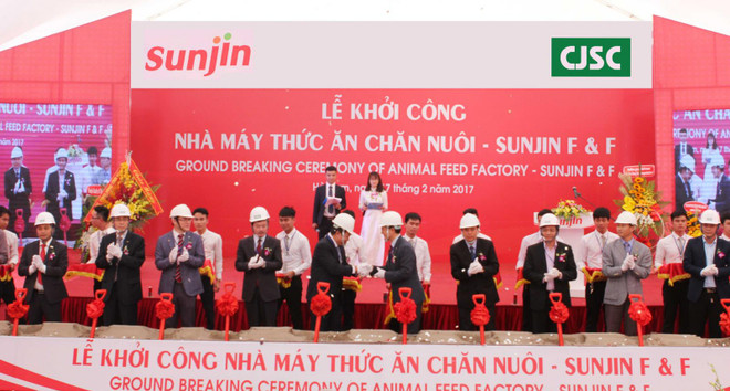 Ha Nam : inauguration de l'usine de production d'aliments pour animaux ảnh 1 Ha Nam : inauguration de l'usine de production d'aliments pour animaux ảnh 1