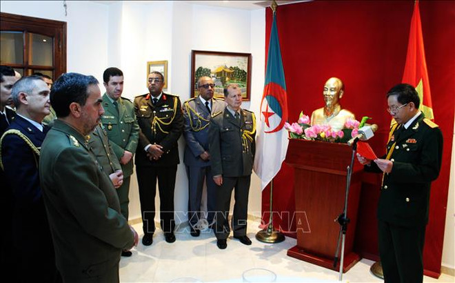 Vietnam-Algérie: renforcement des relations d'amitité entre les deux armées populaires ảnh 1 Vietnam-Algérie: renforcement des relations d'amitité entre les deux armées populaires ảnh 1