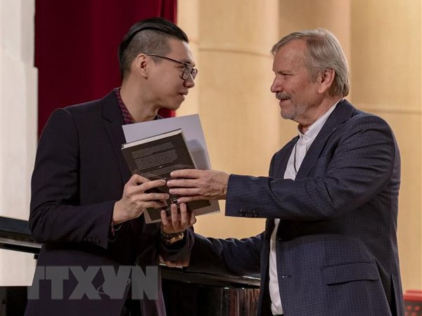 Un étudiant vietnamien remporte le prix au Festival russe de la musique ảnh 1 Un étudiant vietnamien remporte le prix au Festival russe de la musique ảnh 1