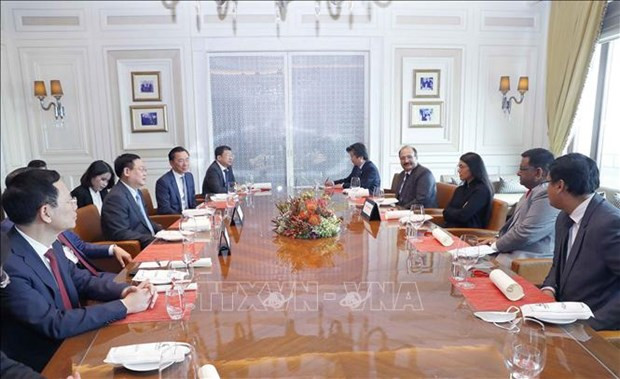 Le président de l’Assemblée nationale rencontre des dirigeants de trois grands groupes indiens ảnh 1 Le président de l’Assemblée nationale rencontre des dirigeants de trois grands groupes indiens ảnh 1