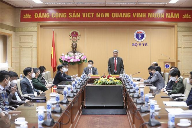 Le ministère de la Santé exhorte les gens à se faire vacciner contre le COVID-19 ảnh 2