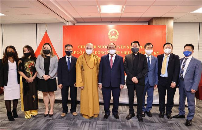 Le président Nguyen Xuan Phuc rencontre des Viêt kiêu à New York ảnh 2 Le président Nguyen Xuan Phuc rencontre des Viêt kiêu à New York ảnh 2