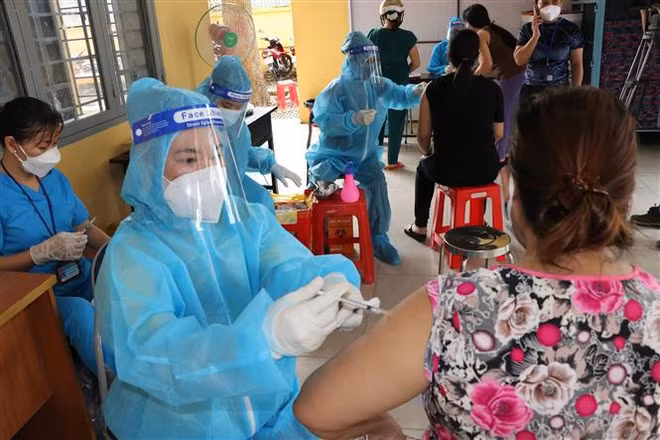 COVID-19 : Binh Duong commence la campagne de vaccination ảnh 1