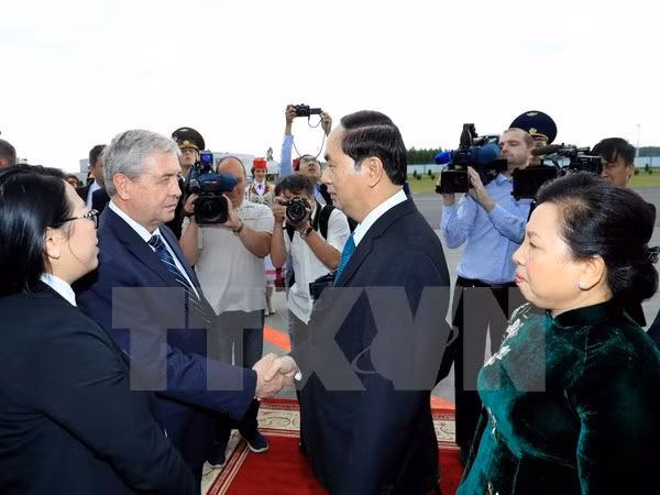 Le président Trân Dai Quang entame sa visite officielle en Biélorussie ảnh 1