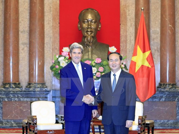 Le président Tran Dai Quang invite John Kerry de continuer à soutenir les liens Vietnam-États-Unis ảnh 1 Le président Tran Dai Quang invite John Kerry de continuer à soutenir les liens Vietnam-États-Unis ảnh 1