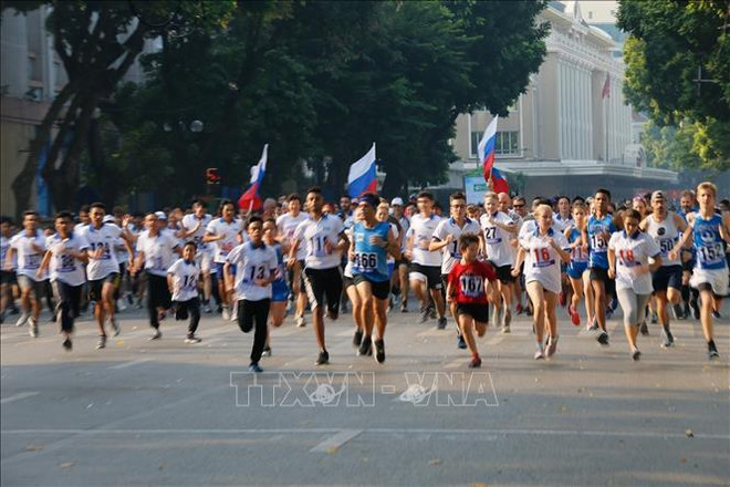 Près de 1.500 participants à la 46e course du journal Ha Nôi Moi ảnh 1 Près de 1.500 participants à la 46e course du journal Ha Nôi Moi ảnh 1