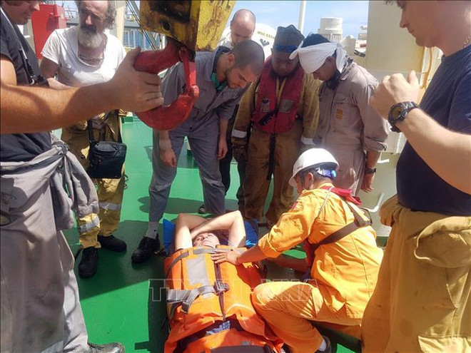 Un membre d’équipage du MSC ESTHI secouru au large du Centre ảnh 1 Un membre d’équipage du MSC ESTHI secouru au large du Centre ảnh 1