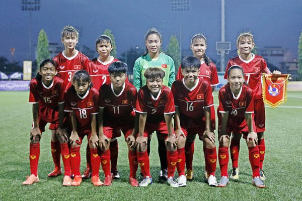 Le tournoi international de football feminine U15 commence à Hanoi ảnh 1