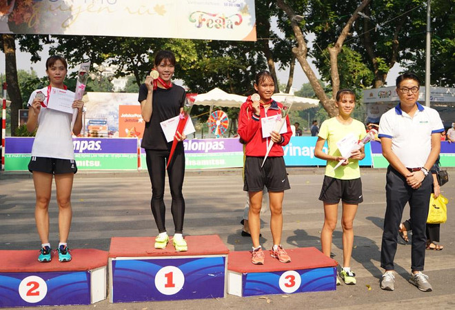 Près de 1.500 participants à la 46e course du journal Ha Nôi Moi ảnh 2 Près de 1.500 participants à la 46e course du journal Ha Nôi Moi ảnh 2