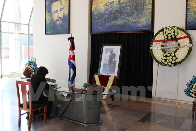 Des Vietnamiens au Mexique rendent un hommage au leader cubain Fidel Castro ảnh 1 Des Vietnamiens au Mexique rendent un hommage au leader cubain Fidel Castro ảnh 1