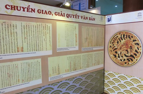 Châu ban: une centaine de documents de la dynastie des Nguyên exposés à Hanoï ảnh 3 Châu ban: une centaine de documents de la dynastie des Nguyên exposés à Hanoï ảnh 3