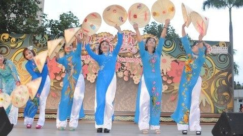 L’identité culturelle vietnamienne présentée à «Couleurs d’Asie 2016» ảnh 1 L’identité culturelle vietnamienne présentée à «Couleurs d’Asie 2016» ảnh 1