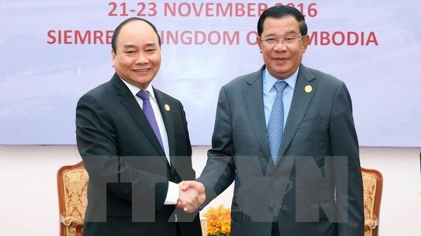 Le PM vietnamien s’entretient avec son homologue cambodgien ảnh 1 Le PM vietnamien s’entretient avec son homologue cambodgien ảnh 1