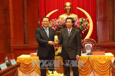 Le vice-PM laotien Sonexay Siphadone poursuit sa tournée dans le delta du Mékong ảnh 1 Le vice-PM laotien Sonexay Siphadone poursuit sa tournée dans le delta du Mékong ảnh 1