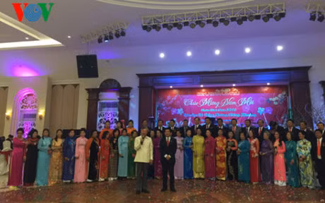 Rencontre des Viet kieu de Xieng Khouang au début du printemps de l’Année du Singe ảnh 1